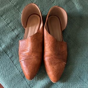 Catherine Malandrino brown Swan flat size 9